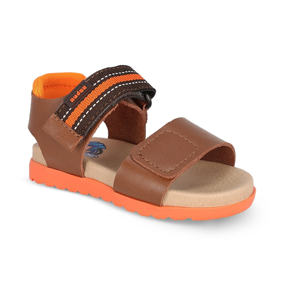 Sandalia Audaz para niño en piel café claro Cameron con doble tira de contacto.