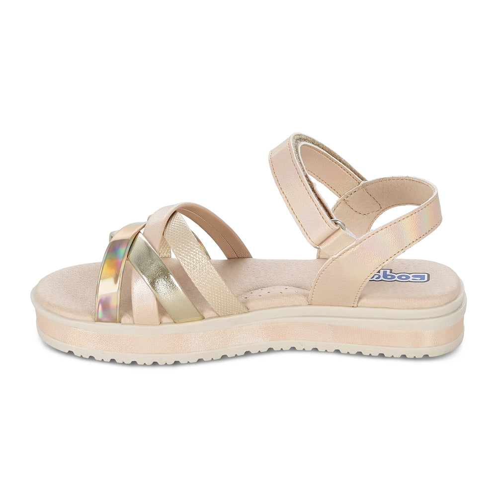 Sandalia Coqueta para niña en sintético oro Cassandra con suela comoda.