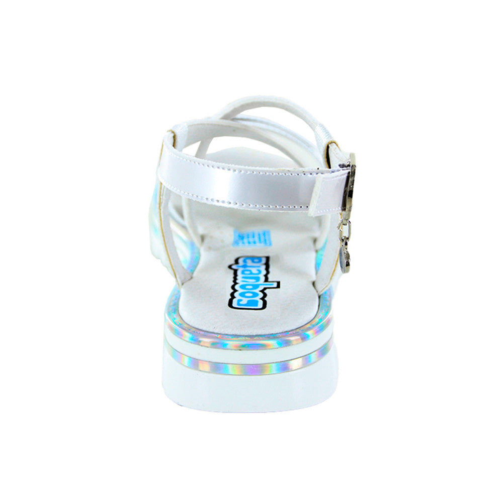 Sandalia Coqueta para niña en sintético perla Valentina con hebilla metálica.