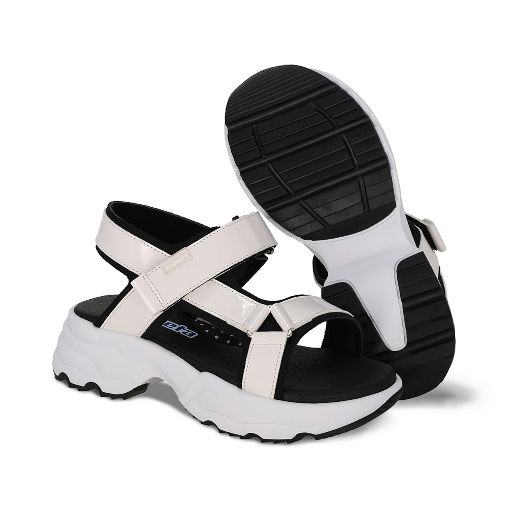 Sandalia Coqueta para niña en charol blanco Salim con tira de contacto