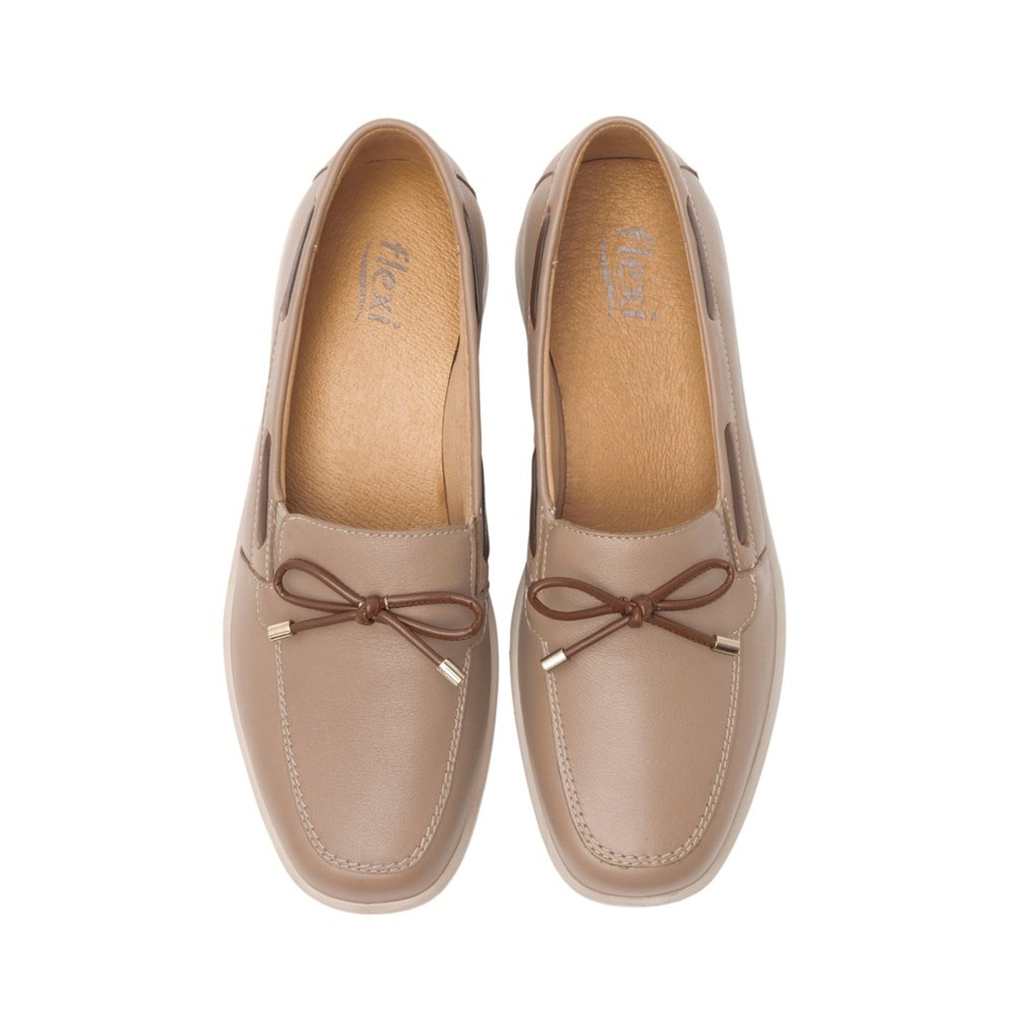 Mocasines Mujer Flexi 124505 Taupe Detalle Hebilla Confort