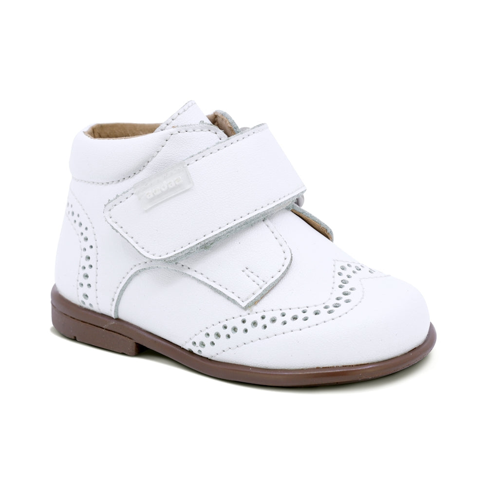 BOTITA AUDAZ PARA NIÑO DE PIEL COLOR BLANCO TOMY CON TIRA DE CONTACTO