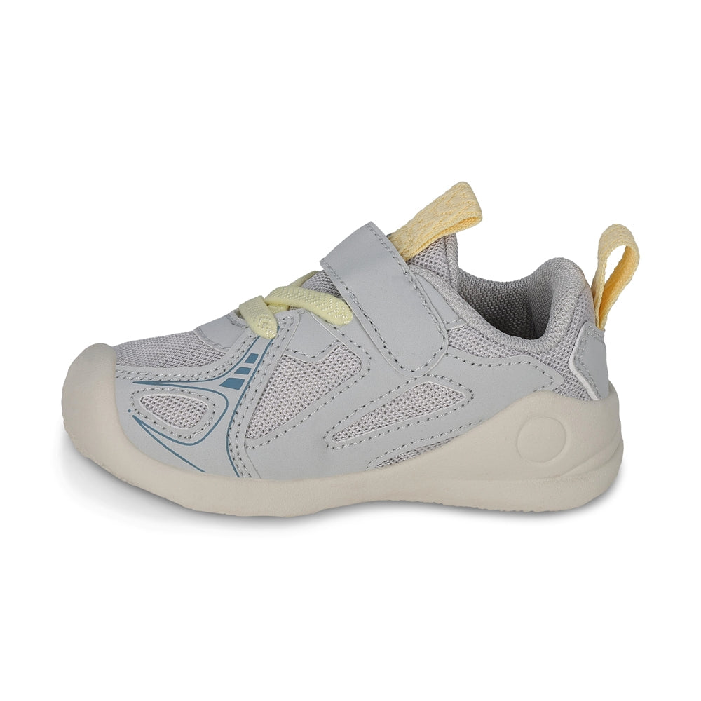 Tenis Audaz para niño en textil gris Luneta con tira de contacto.