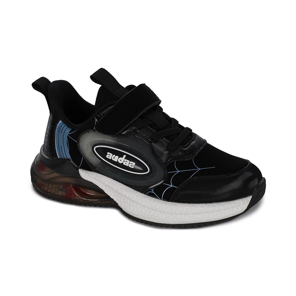 Tenis Audaz para niño en textil negro Rex con tira de contacto.