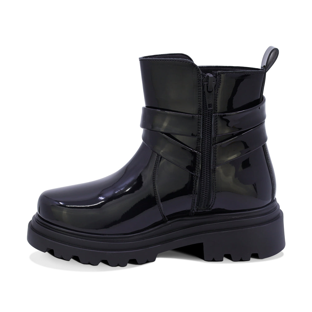 BOTA COQUETA PARA NIÑA EN CHAROL COLOR NEGRO JAZZ CON DISEÑO ROBUSTO