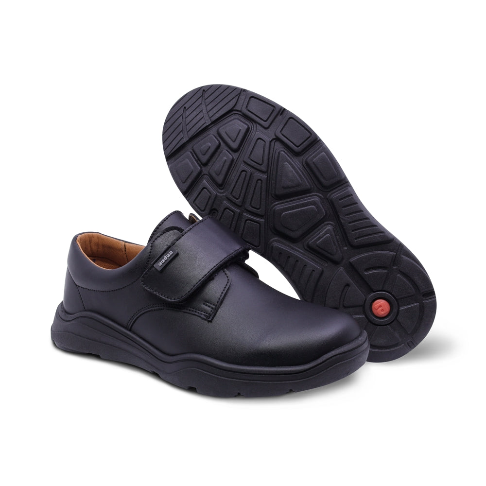 Zapato escolar Audaz para niño de piel en negro Pilatus con tira de contacto