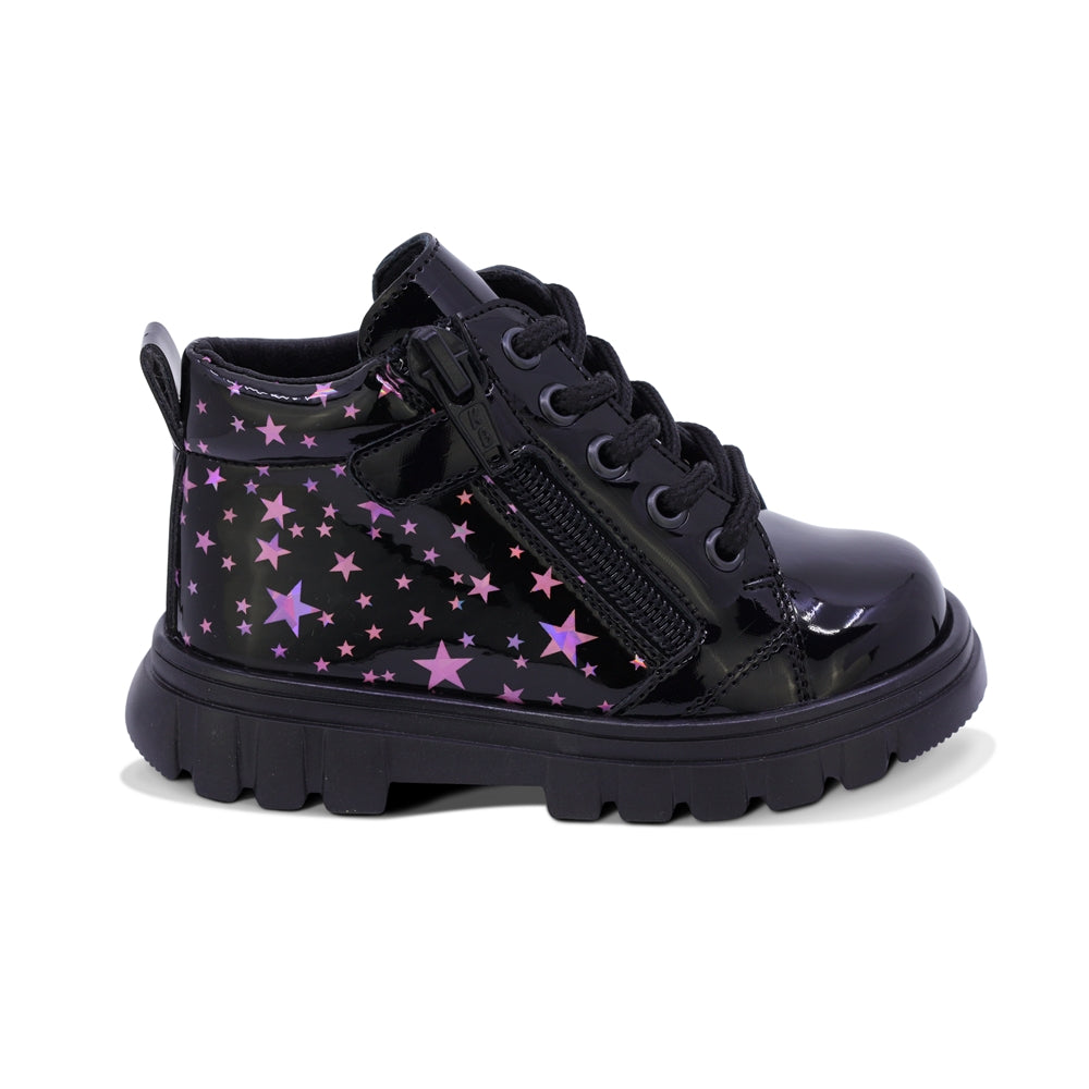 BOTITA COQUETA PARA NIÑA EN CHAROL COLOR NEGRO THUNDER CON ESTAMPADO DE ESTRELLAS