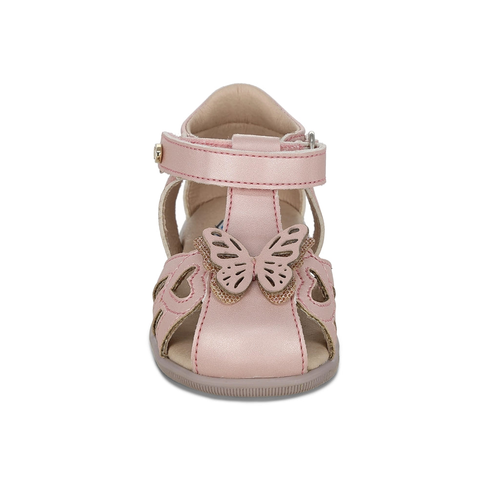 Sandalia Coqueta para niña en sintético rosa Vanessa con detalle de mariposa.
