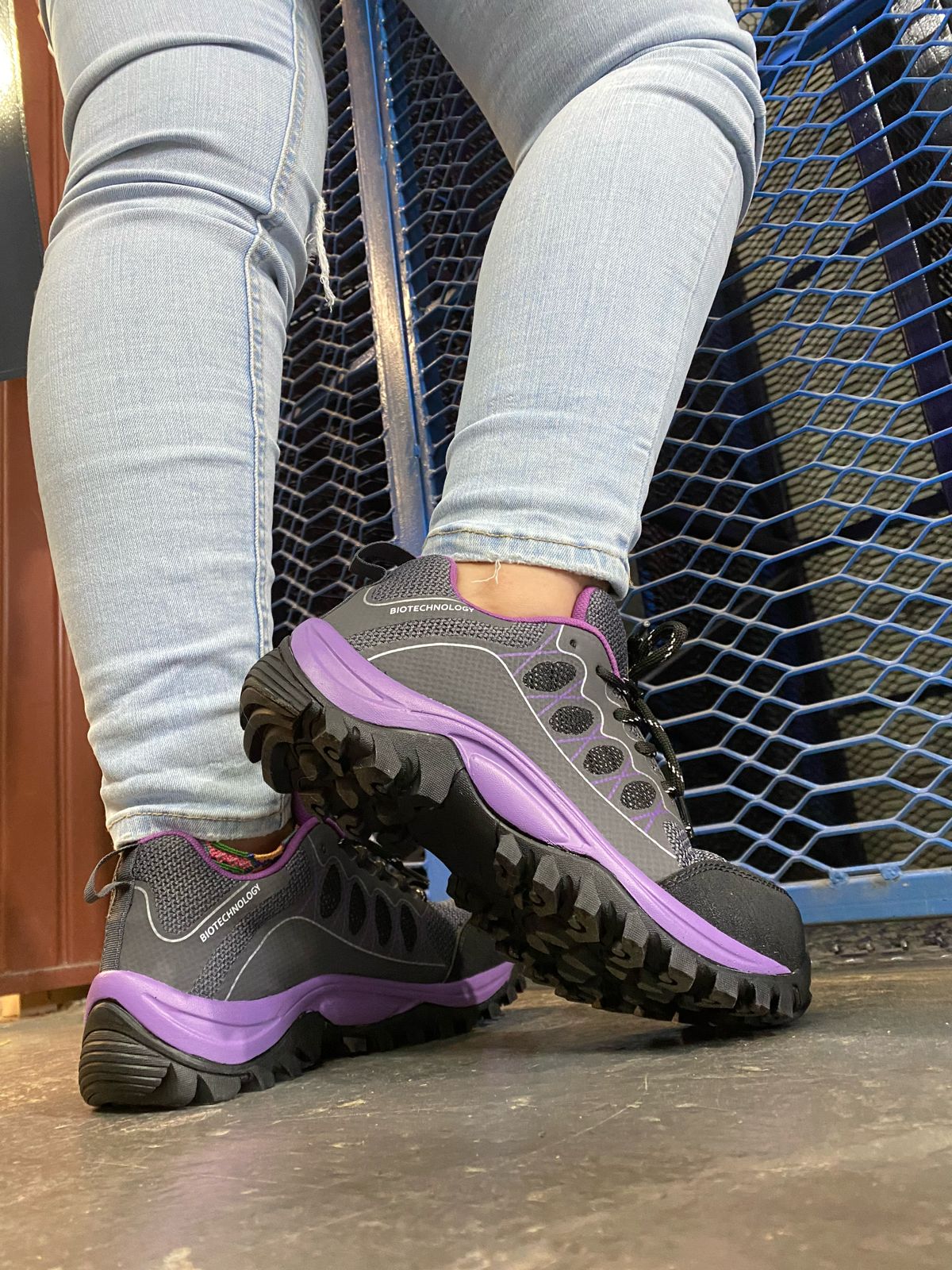 Tenis Sicuro Industrial SA703 Con Casquillo Para Dama Color Gris Morado
