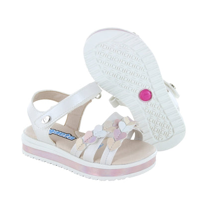 Sandalia Coqueta para niña en sintético perla Casandra con diseño de corazones.