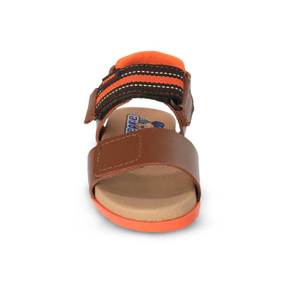 Sandalia Audaz para niño en piel café claro Cameron con doble tira de contacto.