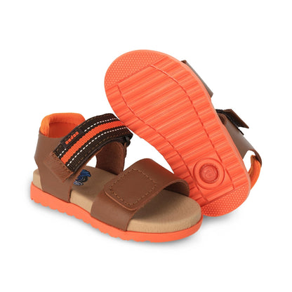 Sandalia Audaz para niño en piel café claro Cameron con doble tira de contacto.