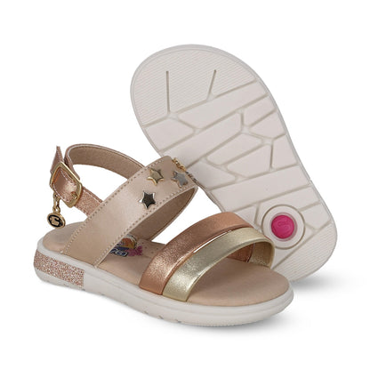 Sandalia Coqueta para niña en sintético beige Sofi con detalles de estrellas.