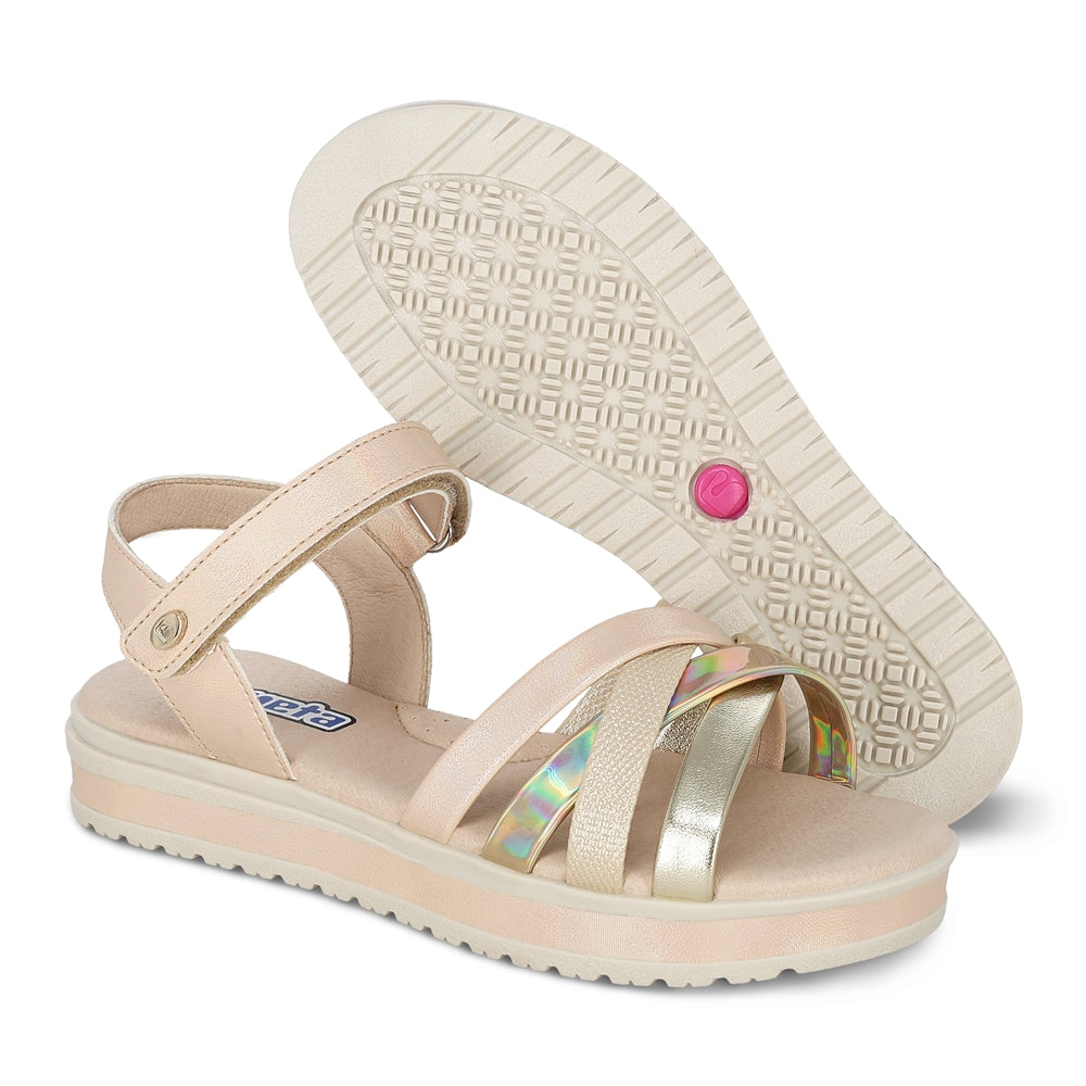 Sandalia Coqueta para niña en sintético oro Cassandra con suela comoda.