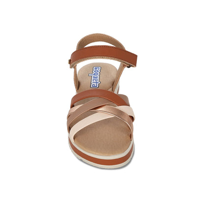 Sandalia Coqueta para niña en sintético miel Cassandra con suela comoda.