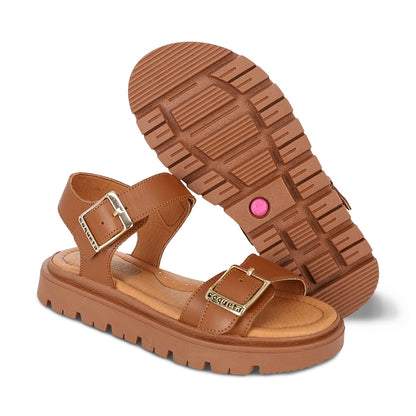 Sandalia Coqueta para niña en piel miel Tomasa con doble hebilla.