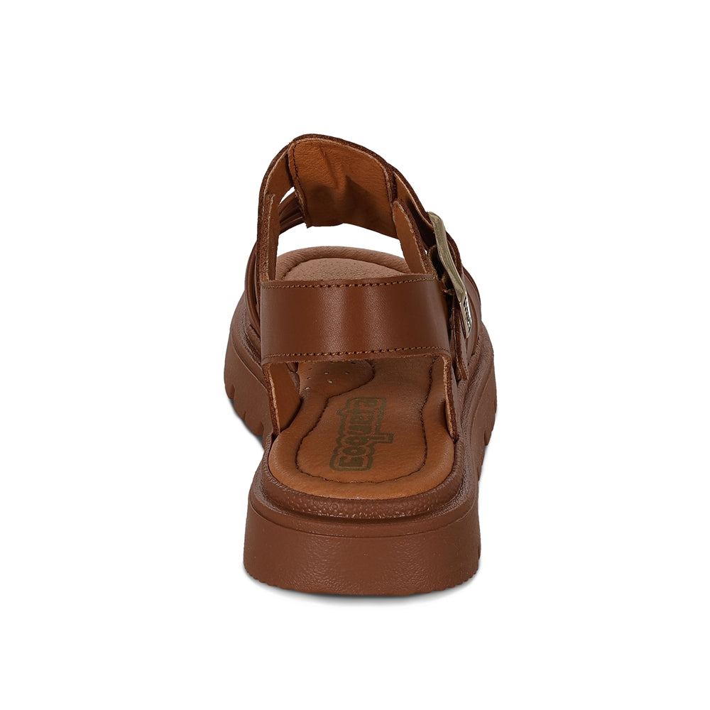 Sandalia Coqueta Coqueta para niña en piel miel Tomasa con hebilla.