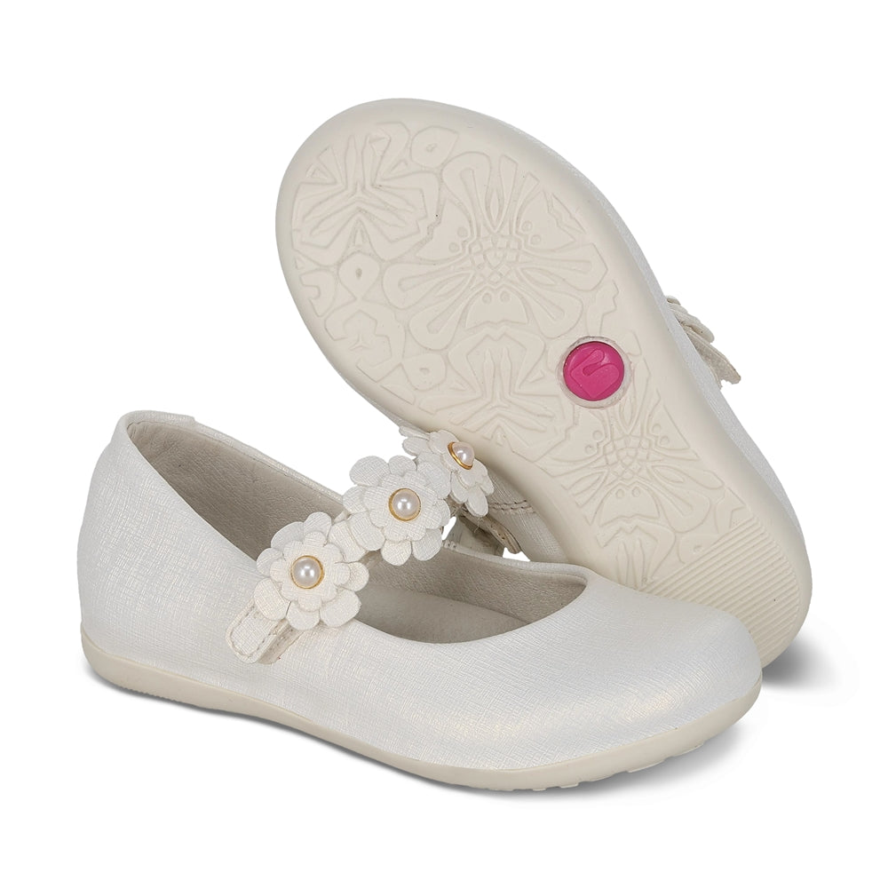 Balerina Coqueta para niña en sintético perla Elisa con detalles de flores.