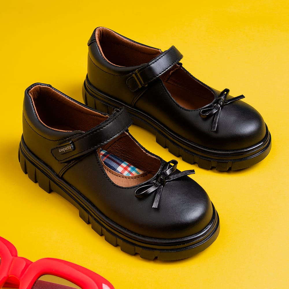 Zapato escolar Coqueta para niña de piel en negro Thunder con moño