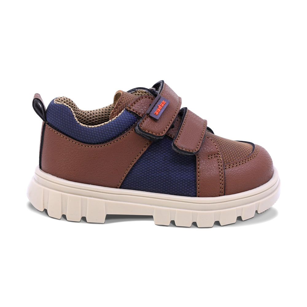 TENIS PARA NIÑO DE SINTÉTICO COLOR CAFÉ CLARO THUNDER CON DOBLE TIRA DE CONTACTO