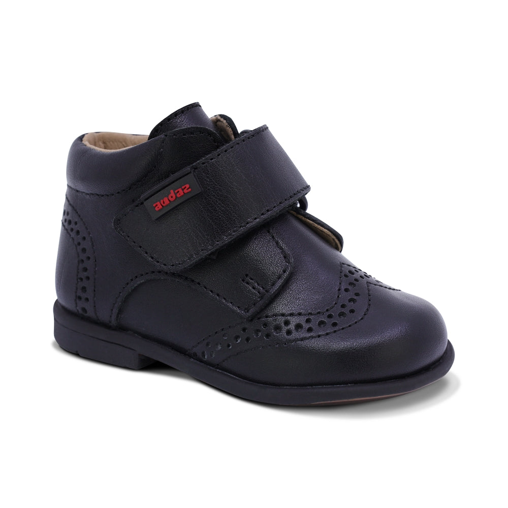 BOTITA AUDAZ PARA NIÑO DE PIEL COLOR NEGRO TOMY CON TIRA DE CONTACTO