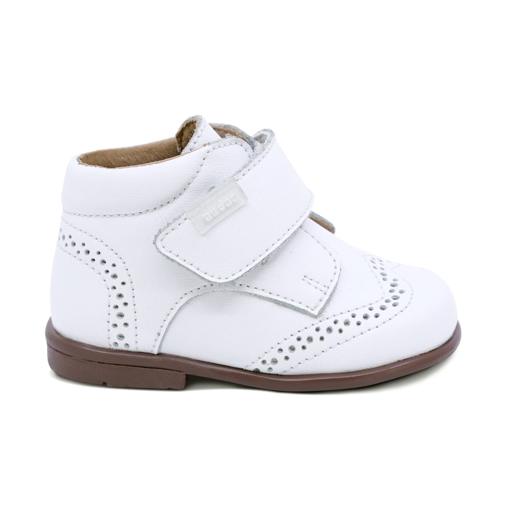 BOTITA AUDAZ PARA NIÑO DE PIEL COLOR BLANCO TOMY CON TIRA DE CONTACTO