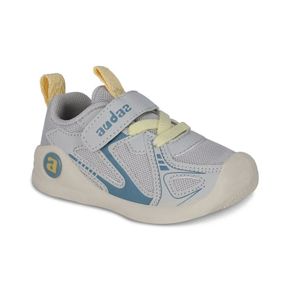 Tenis Audaz para niño en textil gris Luneta con tira de contacto.