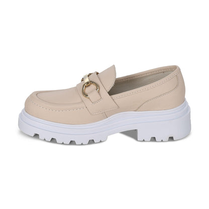 Mocasín Coqueta para niña en piel beige Jazz con suela de plataforma.