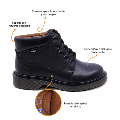 Bota escolar Audaz para niño de piel negro Martín con agujetas