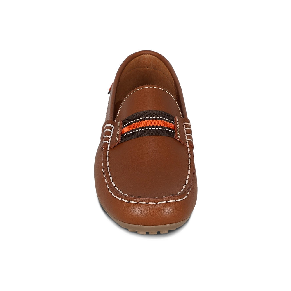 Mocasín  Audaz para niño en piel café claro Malaga con suela resistente.