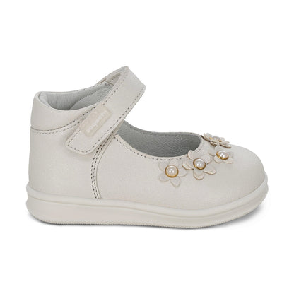 Zapato Coqueta para niña en piel perla Teddy con tira de contacto.