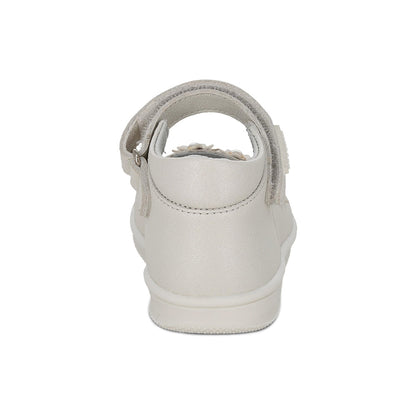 Zapato Coqueta para niña en piel perla Teddy con tira de contacto.