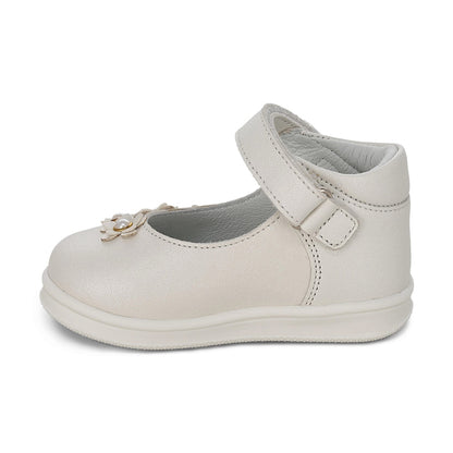 Zapato Coqueta para niña en piel perla Teddy con tira de contacto.