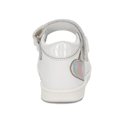 Zapato Coqueta para niña en piel blanco Teddy con tira de contacto.