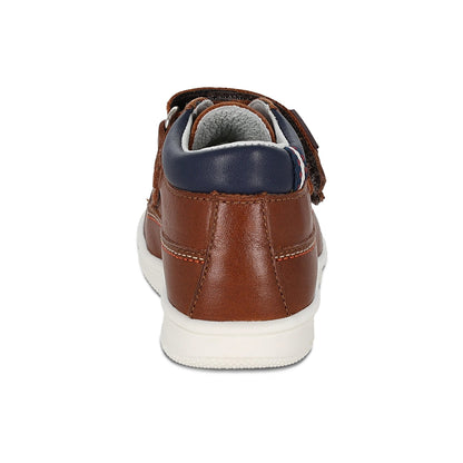 Botita Audaz para niño en piel café Teddy con doble tira de contacto.