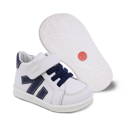 Botita Audaz para niño en piel blanco Teddy con tira de contacto.