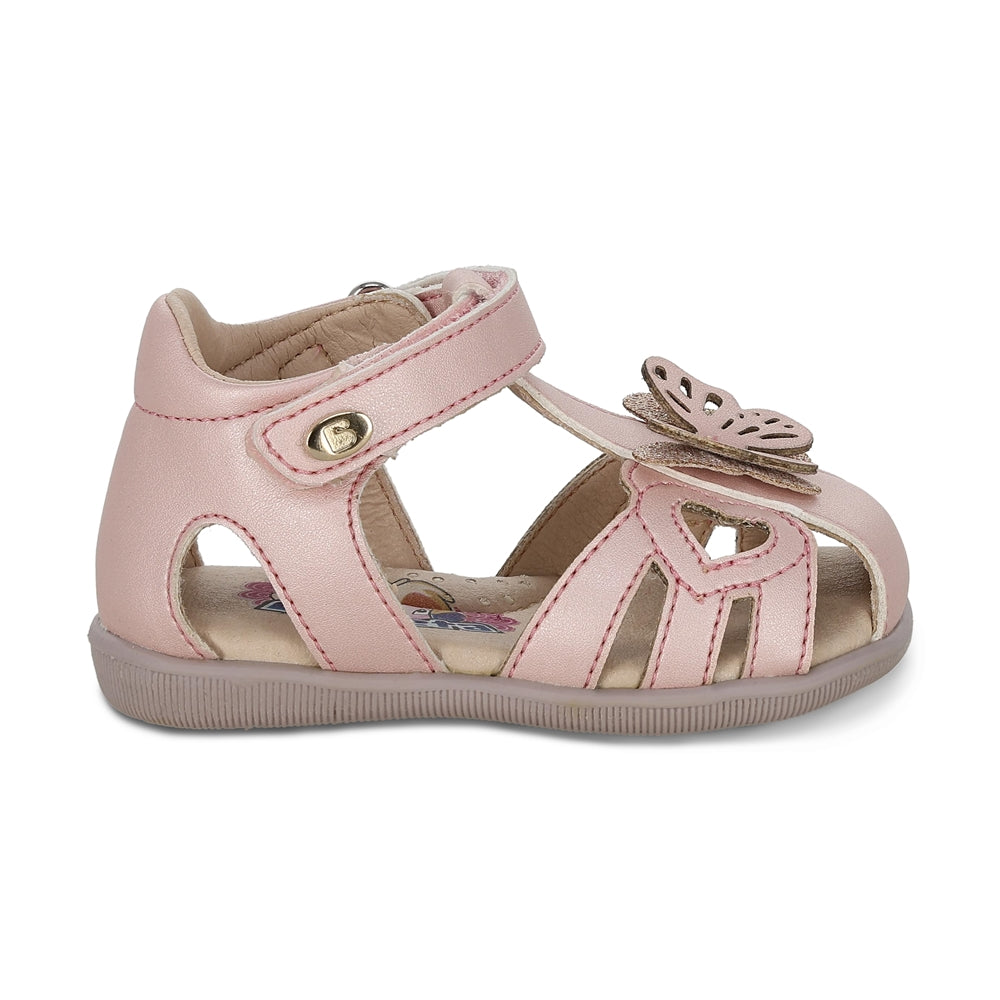 Sandalia Coqueta para niña en sintético rosa Vanessa con detalle de mariposa.