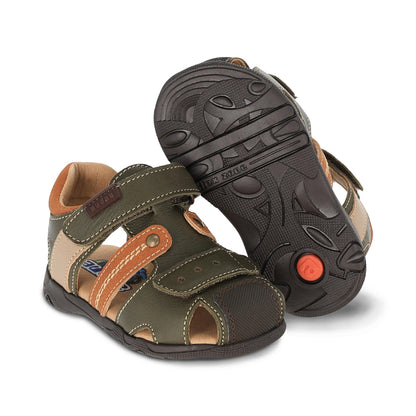 Sandalia Audaz para niño en piel verde Patricio con tira de contacto.